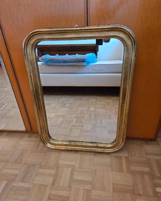 Specchi con cornice in legno d'orato.