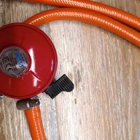 valvola e tubo bombola gas