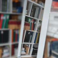 Specchio con cornice bianca