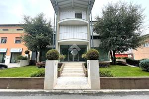 NEGOZIO A CARPENEDOLO