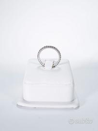 Anello a giro con diamanti