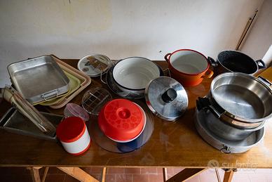 Lotto di pentolame e oggetti per la cucina