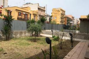 Villetta con doppio Giardino e Posti Auto
