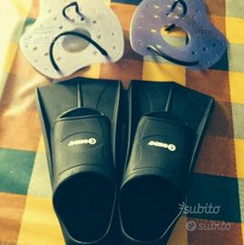 Pinne e palette Okeo per il nuoto