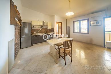 Trivano con posto auto coperto a Sinnai