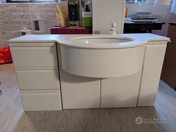 Mobile bagno sospeso