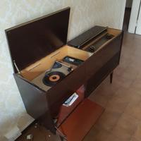 Mobile con radio e giradischi Grundig