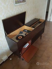 Mobile con radio e giradischi Grundig