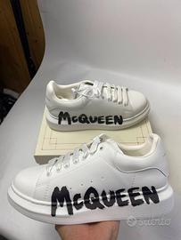 Scarpe Mcquen con scritta nera