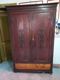 Armadio d’epoca in legno massello