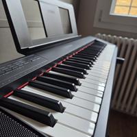 Tastiera Yamaha NP 12 con accessori