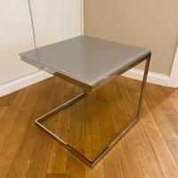 Tavolino in vetro e acciaio da divano