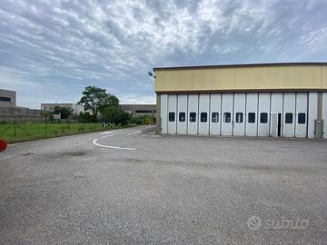 Rimessaggio esterno per camper rimorchi e barche