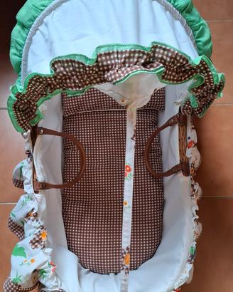 Culla/cesto in vimini vintage.