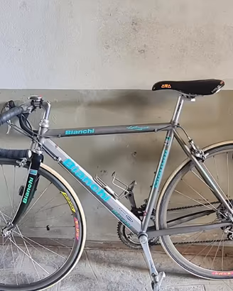 BICI DA CORSA BIANCHI HANDMADE TELAIO IN TITANIO