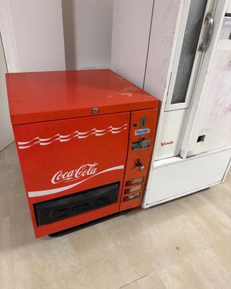 Distributori bevande Pepsi e Coca Cola