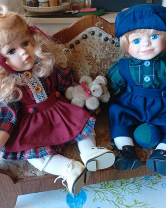 PORCELLANA ANNI '60 - COPPIA BAMBINI SU DIVANO