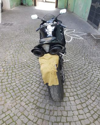 Yamaha r1 