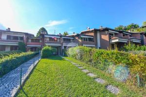 VILLA A SCHIERA A MANERBA DEL GARDA