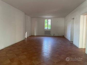 Immobile di 130 m² a Imola
