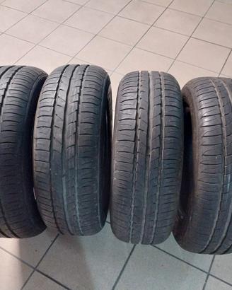 Gomme pneumatici 195/65 R15 91H e 215/40 ZR17 87Y