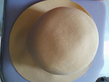 Cappello feltro giallo