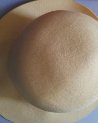 Cappello feltro giallo