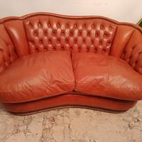 divano tipo Chesterfield moderno