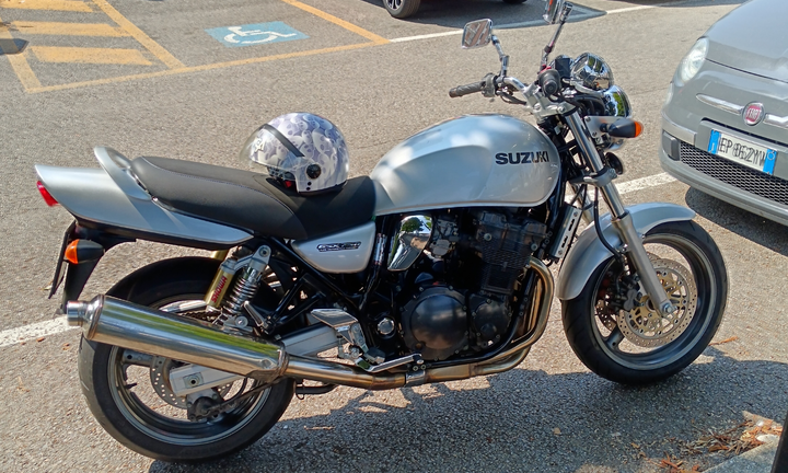 Suzuki gsx 750