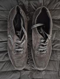 Sneakers Geox in pelle e camoscio con zeppa