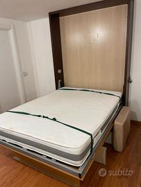 Mobile letto trasformabile con divano
