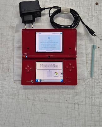 Nintendo DSi con caricatore