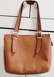 Borsa da donna Vera pelle colore cuoio firmata.