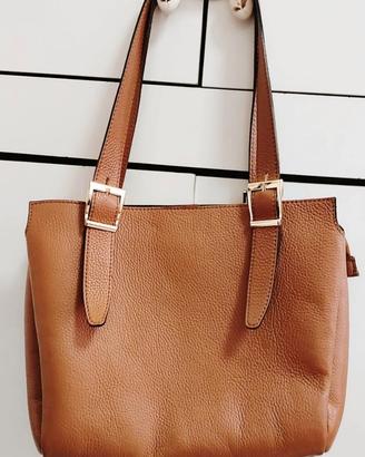 Borsa da donna Vera pelle colore cuoio firmata.