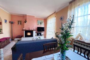 Appartamento di 180 m² con 3 locali e box auto a U