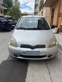 Toyta yaris 1300