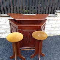Mobile bar e 2 sgabelli