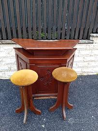 Mobile bar e 2 sgabelli