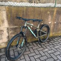 Bicicletta da enduro Trek Remedy 8
