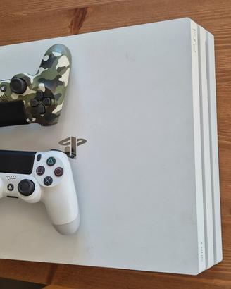 Play station 4Pro TB + 2 controller + 7 giochi