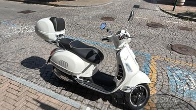 Piaggio Vespa GTS 300 Super
