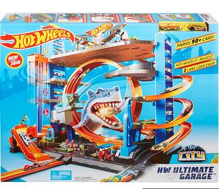 HOT WHEELS ULTIMATE GARAGE SHARK