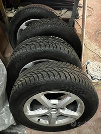 Set da 4 ruote complete di cerchi in lega