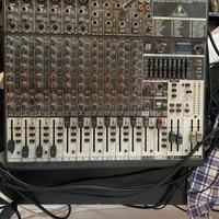 Mixer behringer xenyx 1832fx