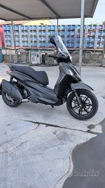 Beverly 400 deep black