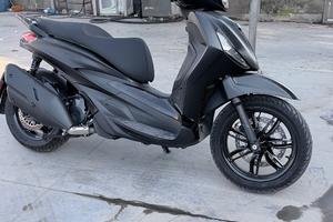 Beverly 400 deep black