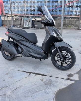 Beverly 400 deep black