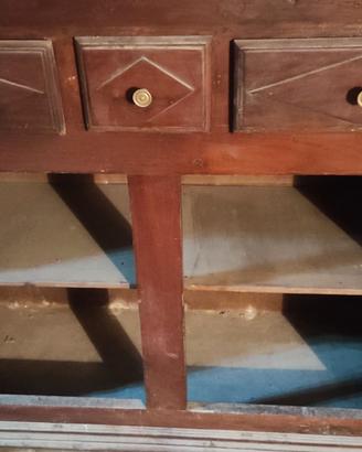 Credenza antica