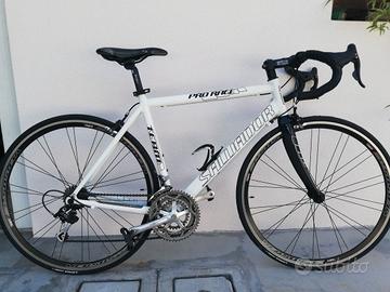 bici da corsa  su strada
