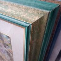 Quadro con figura femminile con cornice verde oro 